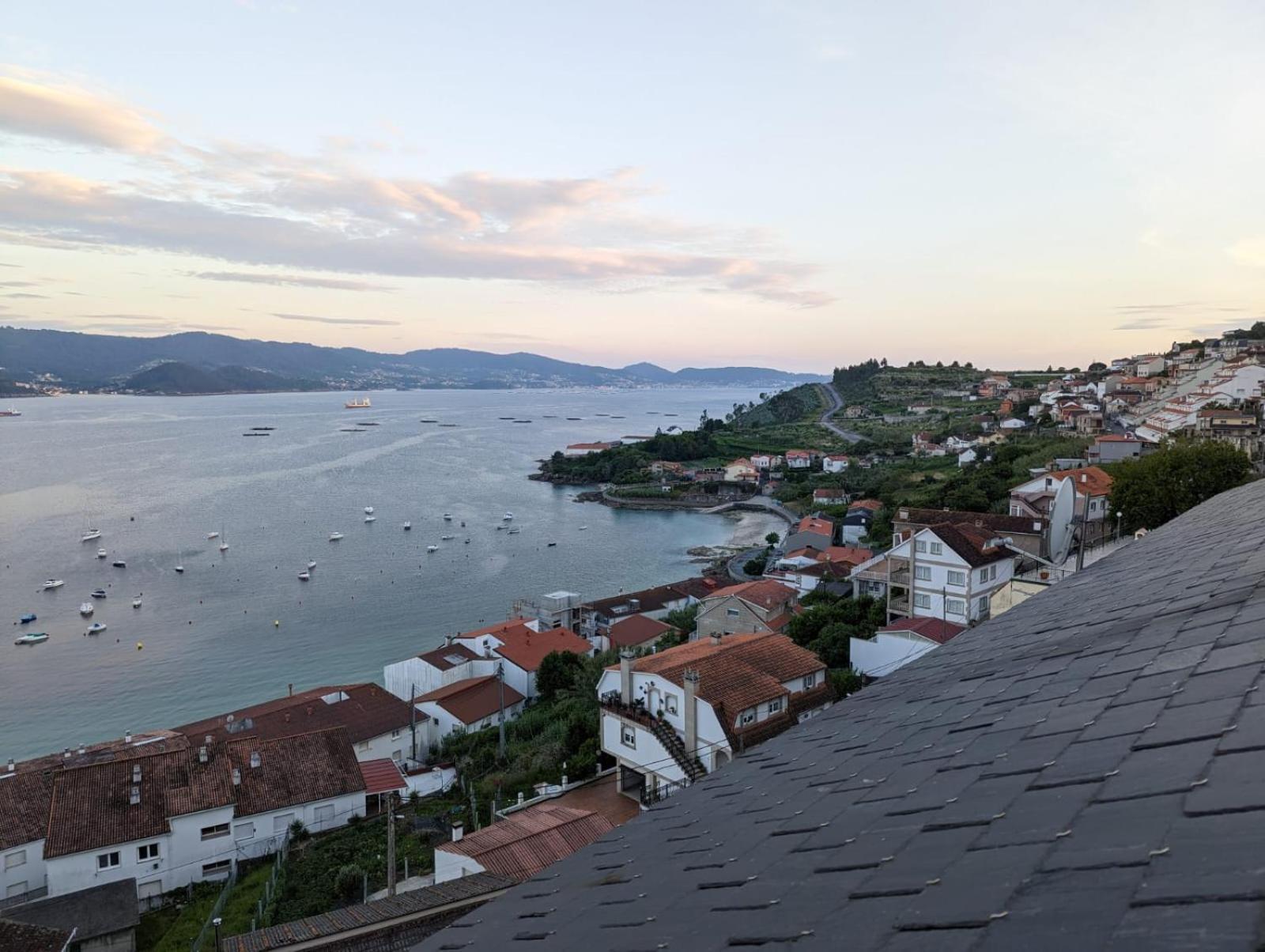 Atico Con Vistas En Raxo Apartment Luaran gambar